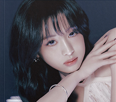 CHOOM - Jewel case Ahyeon version