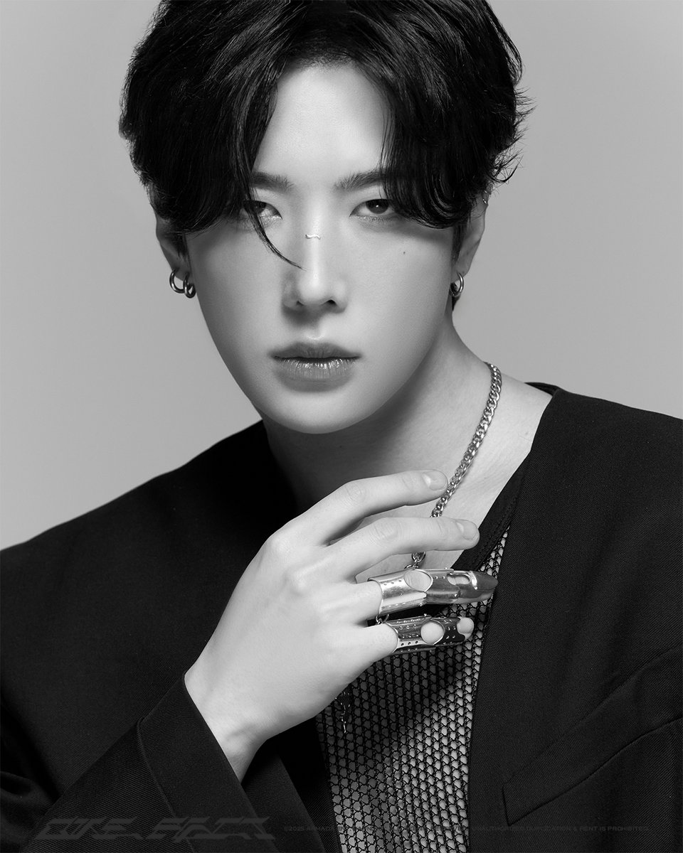 Jongwoo (Ze:U)