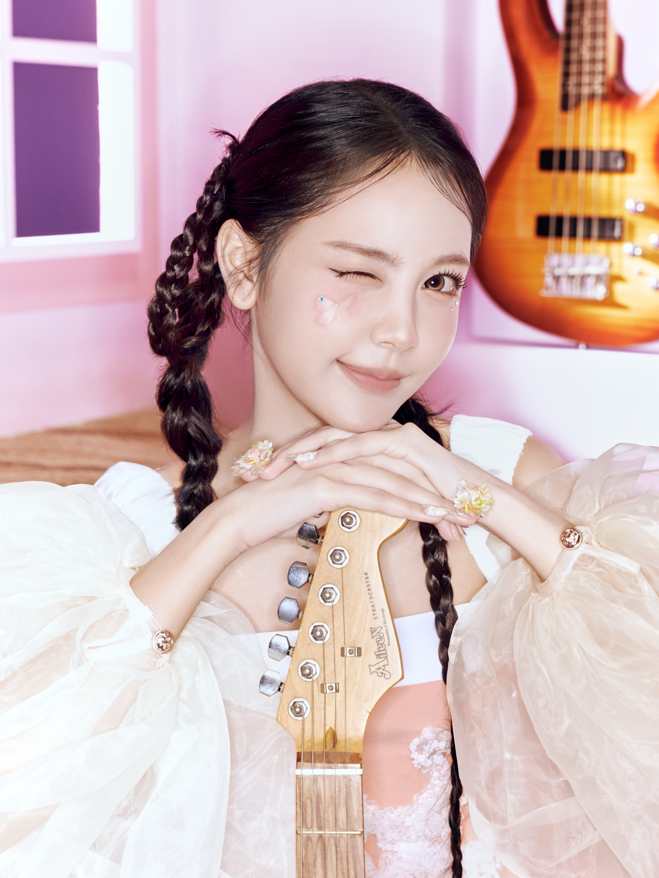 Carmen Photocards (Hearts2Hearts) – 568 Cards & Prices | Bias Room