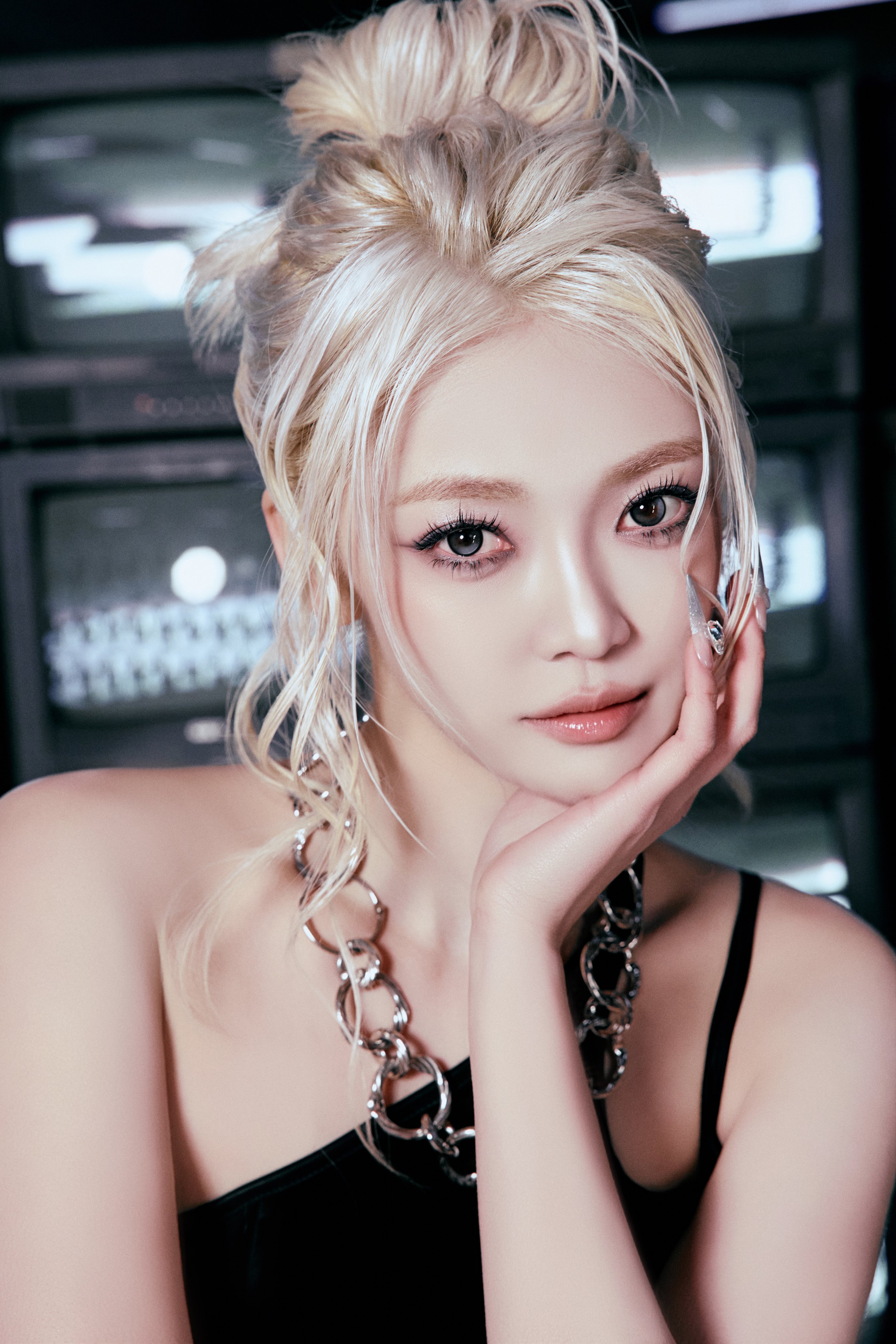 EVERGLOW Photocard List & Collection Tracker | Bias Room