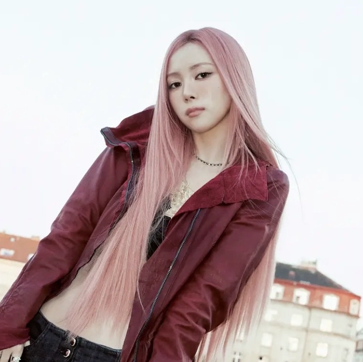 Narin Photocards (MEOVV) – 304 Cards & Prices | Bias Room