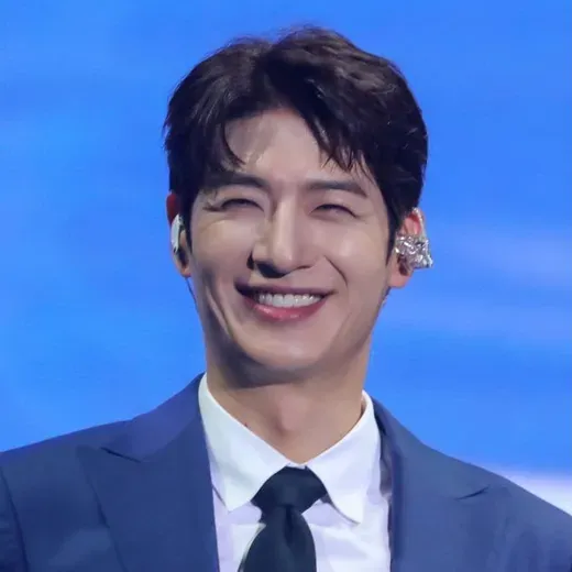Son Hoyoung