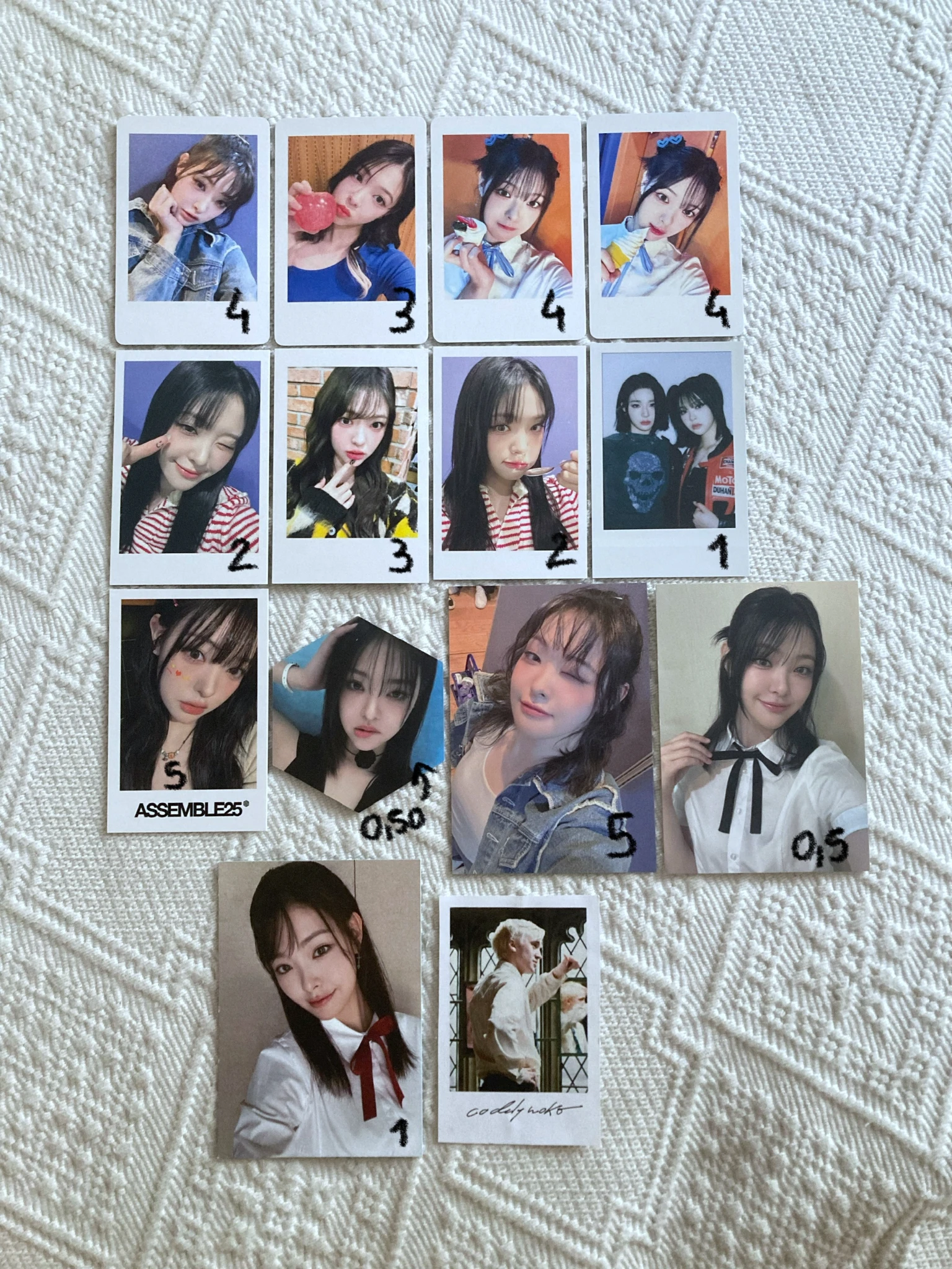 tripleS lynn set photocards; listing photo 1