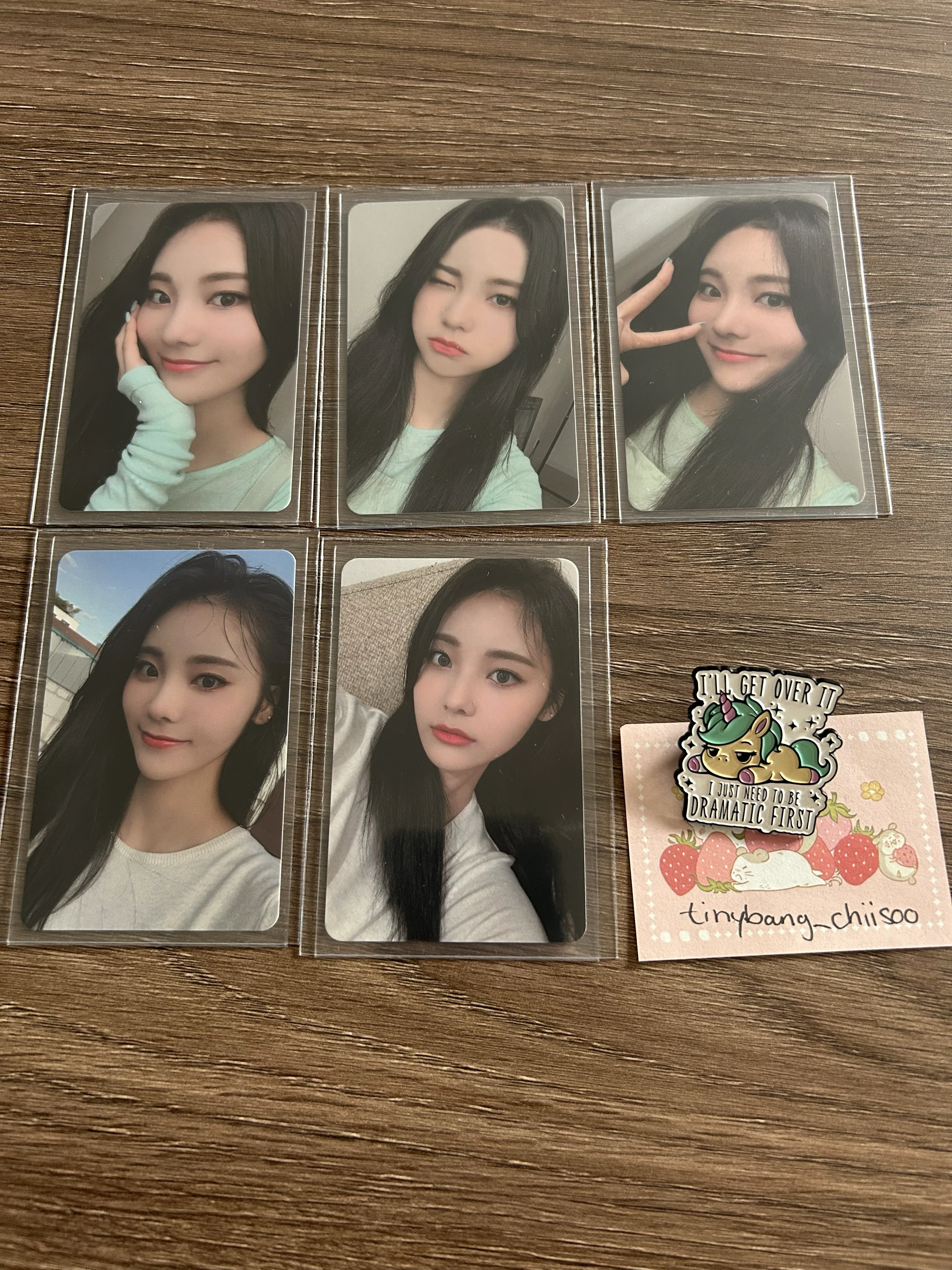 Jinsoul 2021 Season Greeting Set listing photo 1
