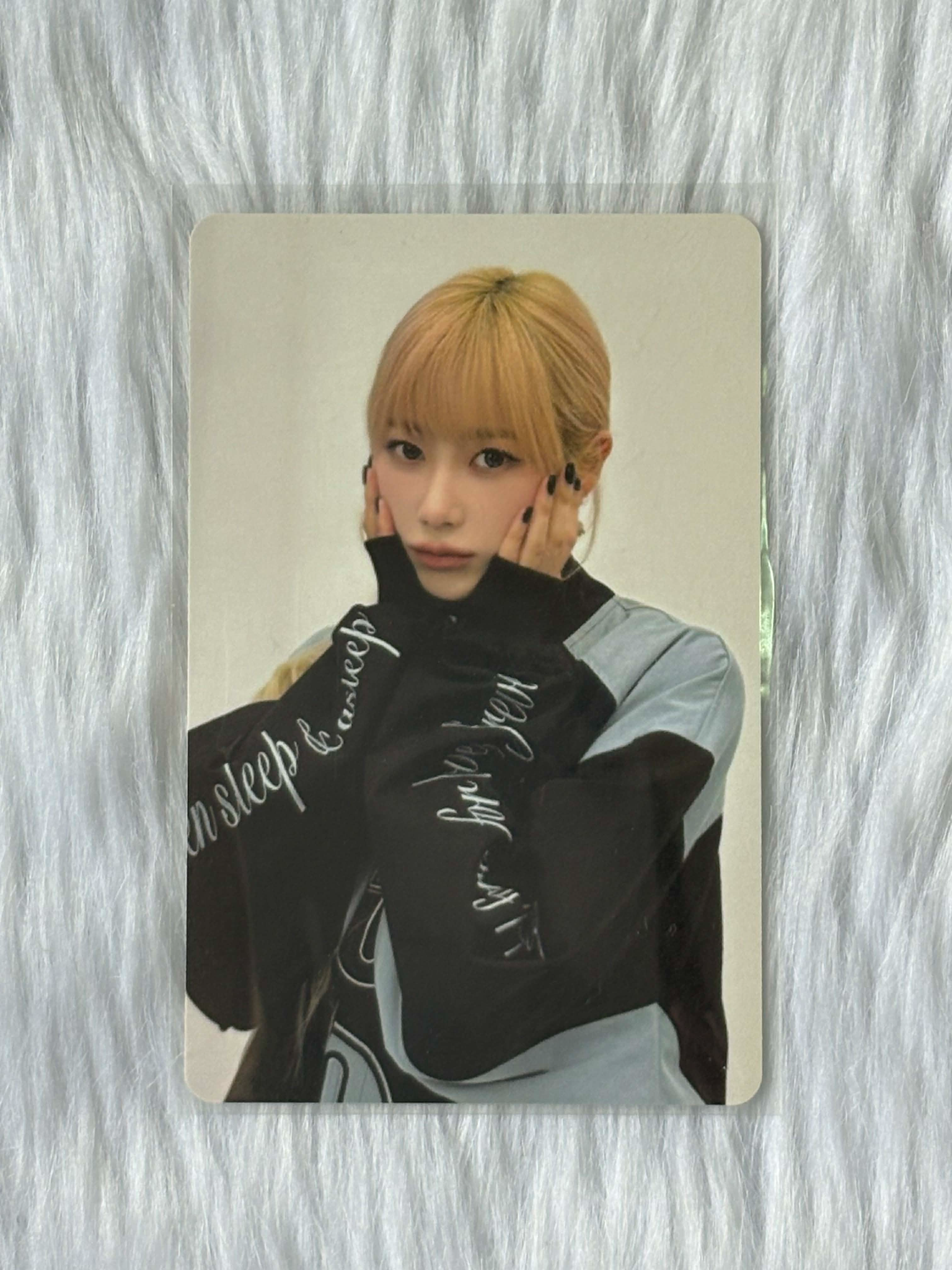 aespa Giselle Seasons Greeting 2025 Random Trading Card Photocard Set listing photo 2