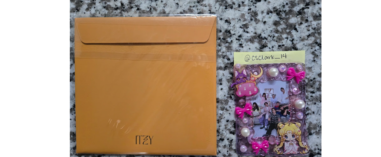 ITZY Guess Who postcard set with PC (sealed) listing photo 2