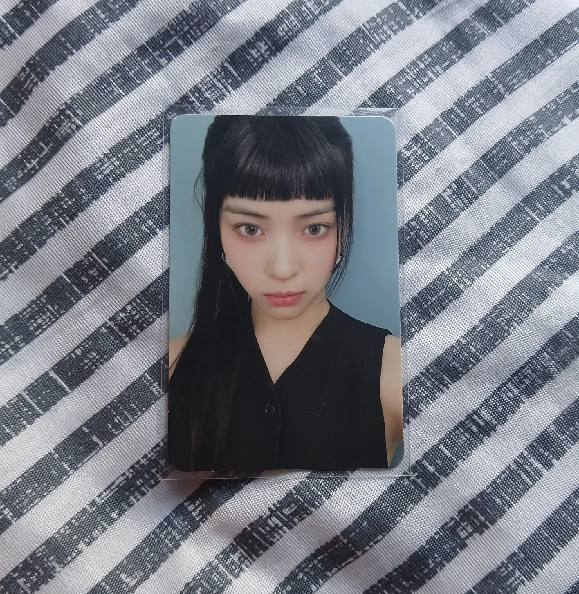 ITZY Ryujin ITZY - Ryujin - GOLD Album album photocard standard ver. listing photo 1