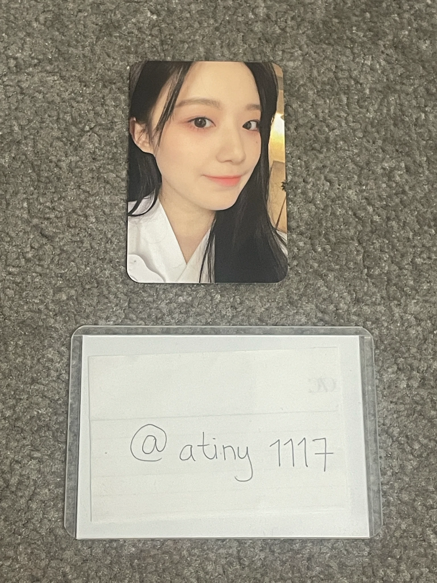 i-dle Shuhua i-dle - Shuhua - I Burn Album winter version album photocard bad image - replace listing photo 1