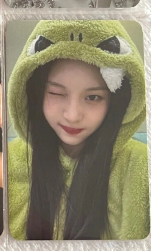 VIVIZ Umji VIVIZ - Umji - VOYAGE Album fansign everline round 3 listing photo 1