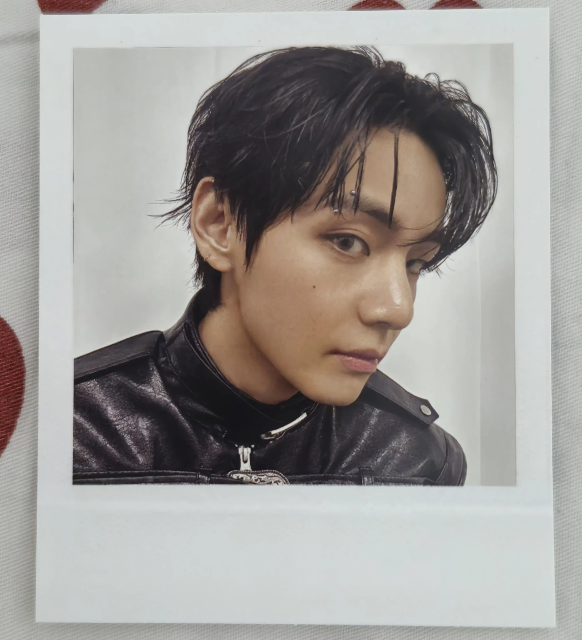 BTS V BTS - V - ARIRANG Album vinyl version picture disc vinyl album inclusion polaroid polaroid set listing photo 1