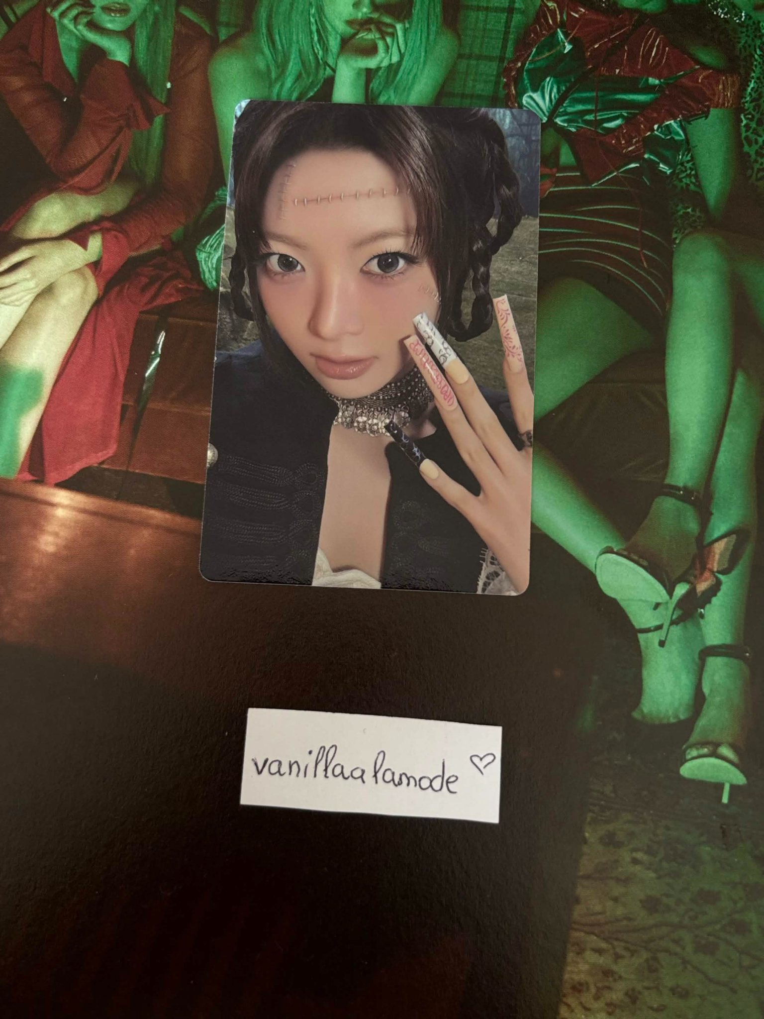 LE SSERAFIM Hong Eunchae LE SSERAFIM - Hong Eunchae - PUREFLOW pt.1 Album pob (pre-order benefit) weverse global shop (wvg) standard version listing photo 1