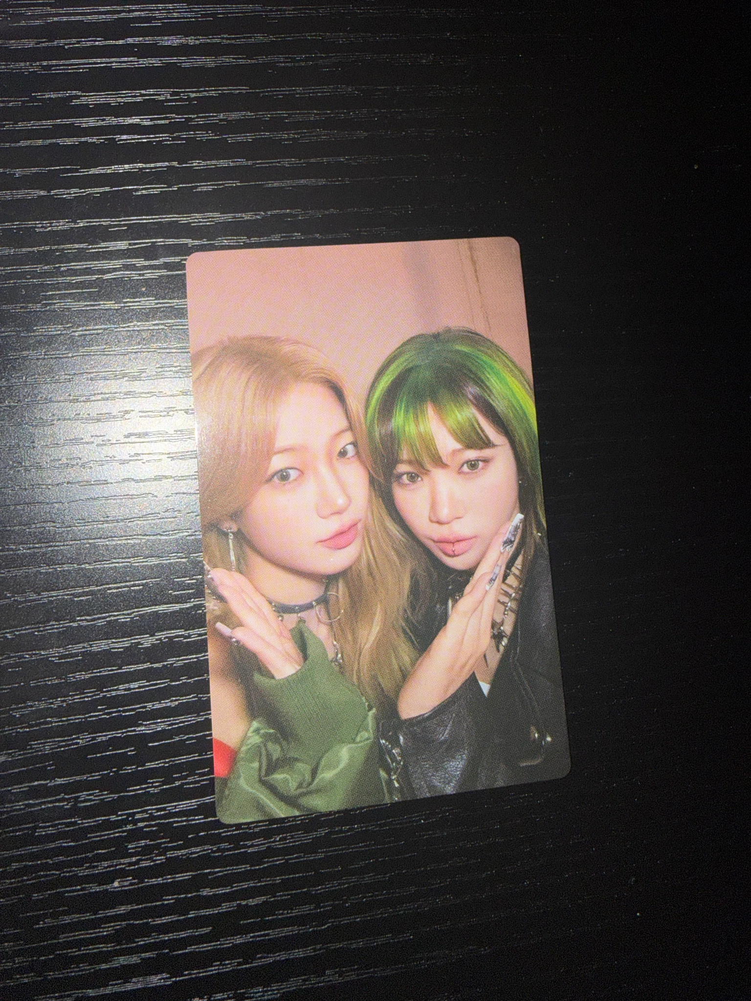 LE SSERAFIM LE SSERAFIM - Kazuha & Kim Chaewon - DIFFERENT Album limited A version album photocard listing photo 1