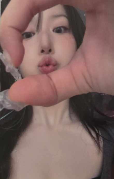 NMIXX Haewon NMIXX - Haewon - Blue Valentine Album album photocard nemo version valentine version listing photo 1
