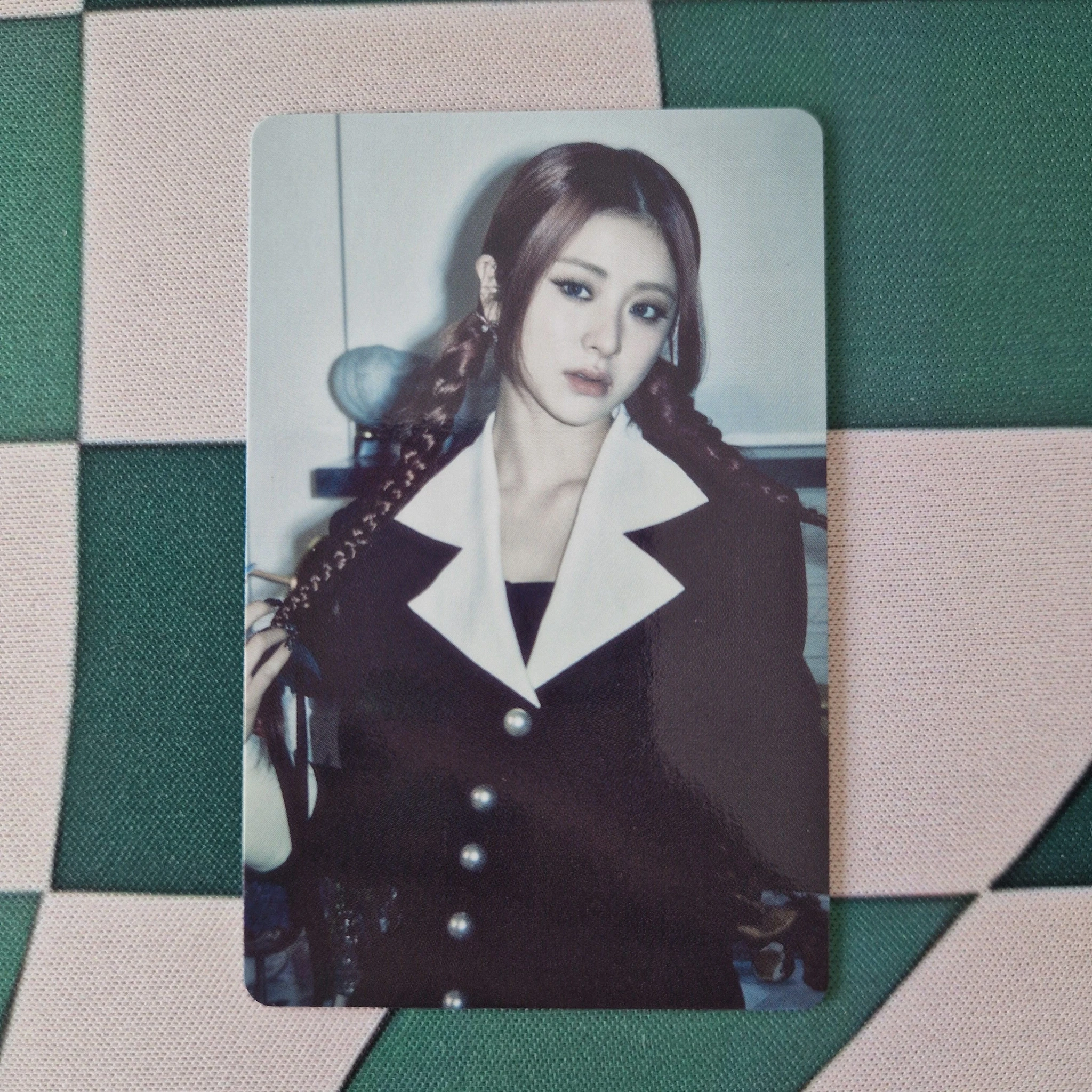 LE SSERAFIM Huh Yunjin LE SSERAFIM - Huh Yunjin - CRAZY (Japanese Ver.) Album trading card 13/25 listing photo 1