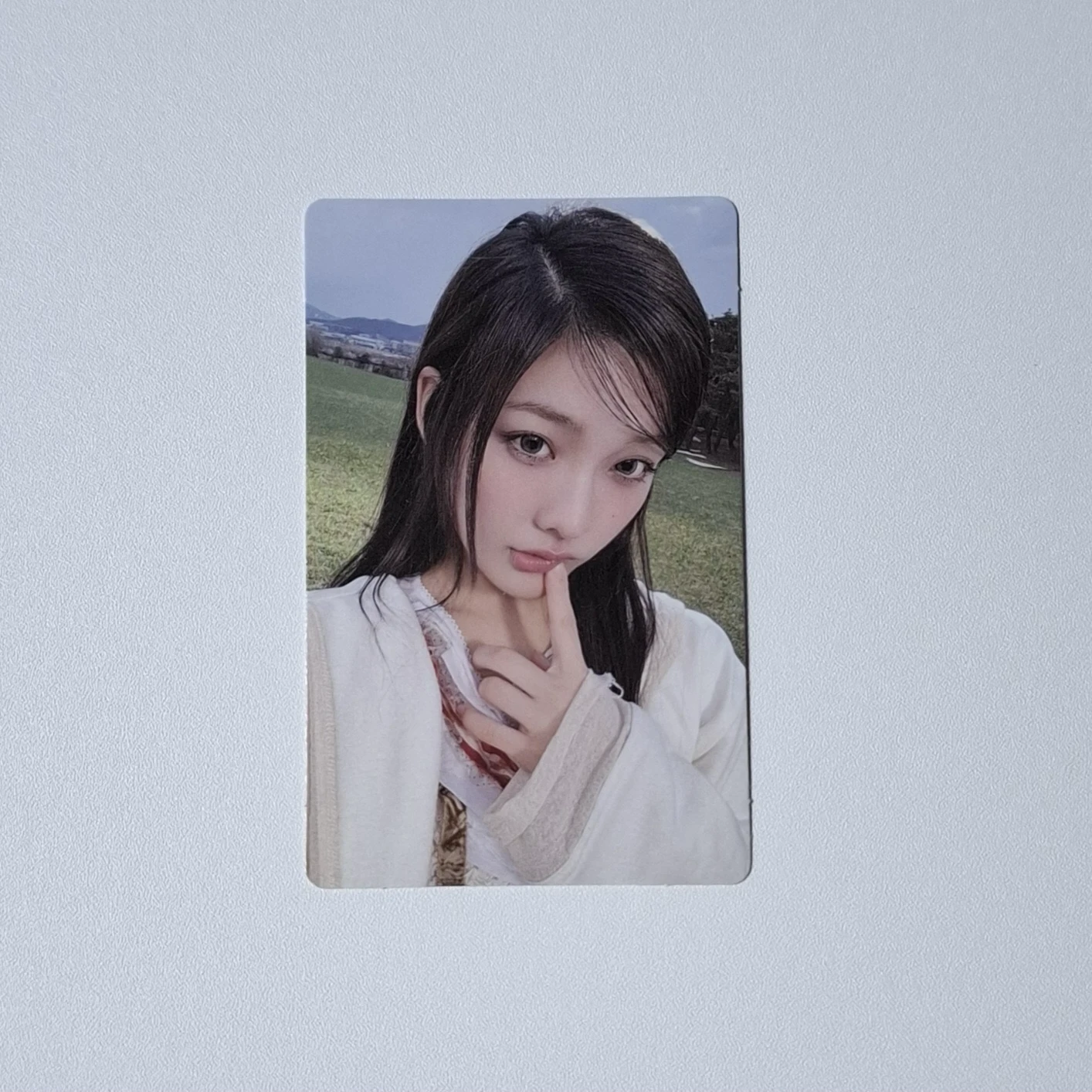 ILLIT Iroha ILLIT - Iroha - bomb Album weverse shop global (wvg) lucky draw round 2 listing photo 1