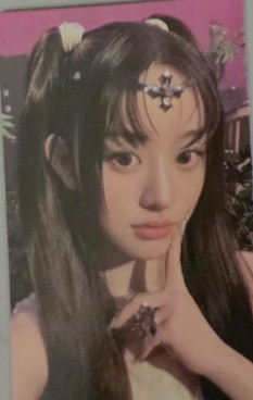 ILLIT Minju ILLIT - MINJU - bomb Album magic bomb ver album photocard listing photo 1