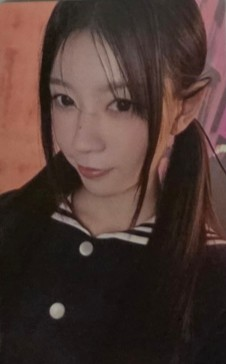 ILLIT Moka ILLIT - MOKA - bomb Album magic bomb ver album photocard listing photo 1
