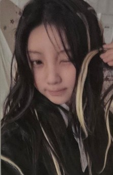 ILLIT Wonhee ILLIT - WONHEE - bomb Album star bomb ver album photocard listing photo 1