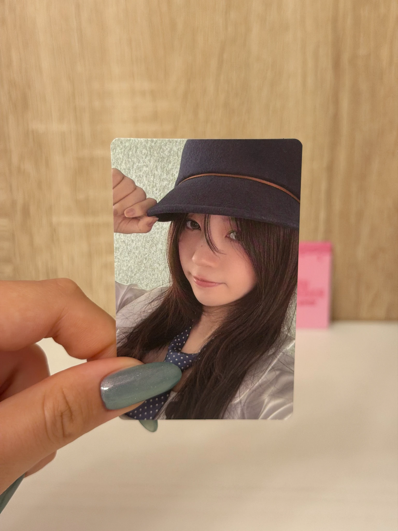 ILLIT Moka ILLIT - MOKA - bomb Album pink bomb ver album photocard listing photo 1