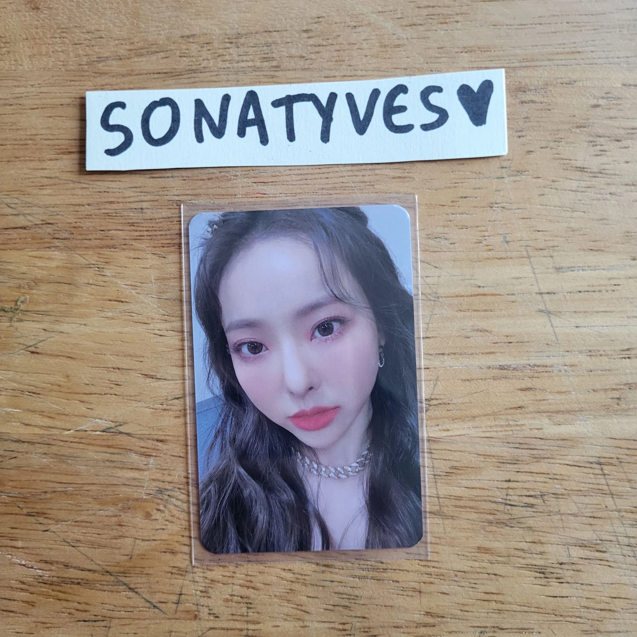 LOONA ViVi LOONA - ViVi - 2022 1st World Tour LOONATHEWORLD Event vip ticket benefit meet & greet merch photocard photocard set listing photo 1