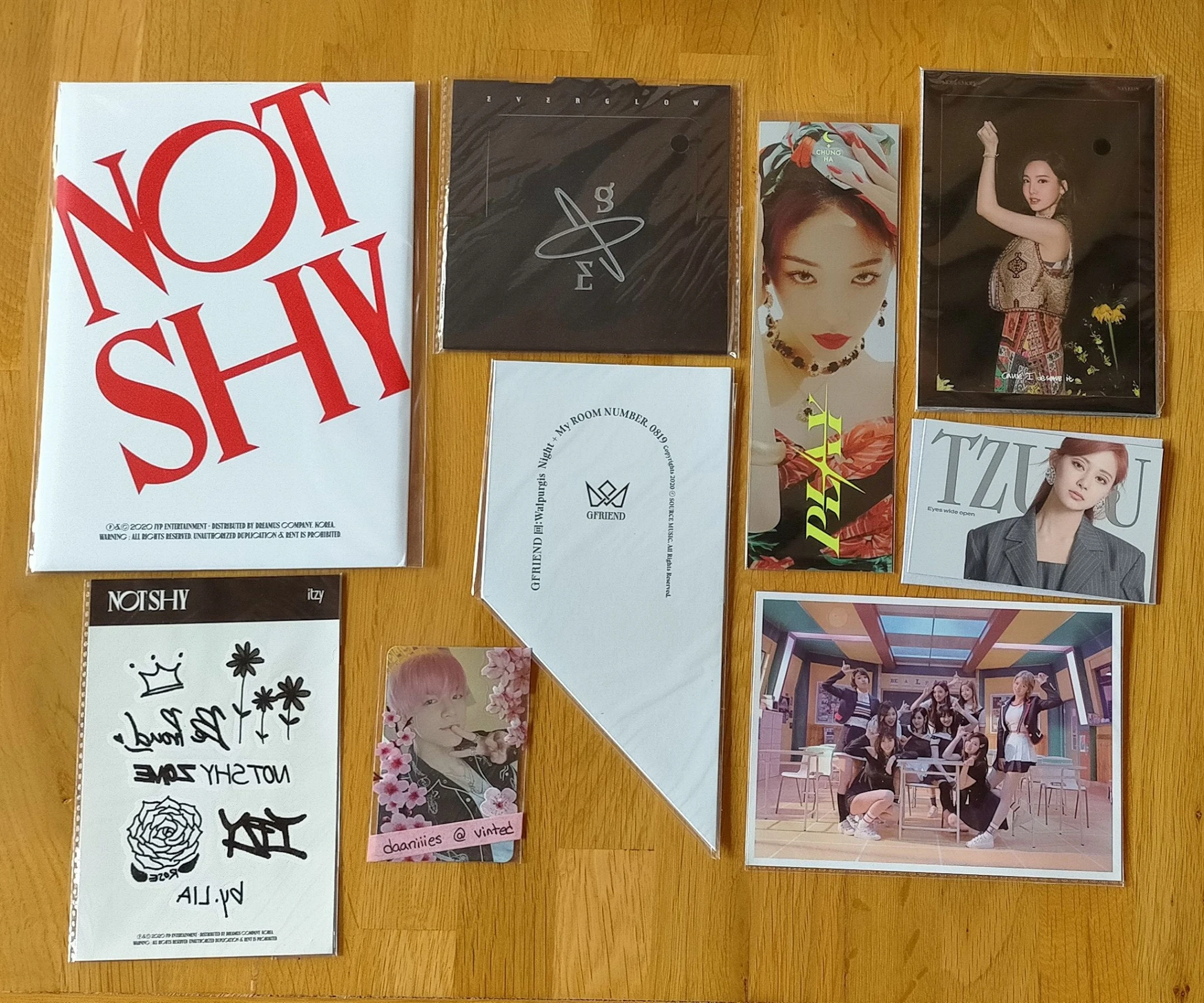 TWICE Tzuyu TWICE - Tzuyu - Eyes Wide Open Album message card album inclusion horizontal listing photo 2