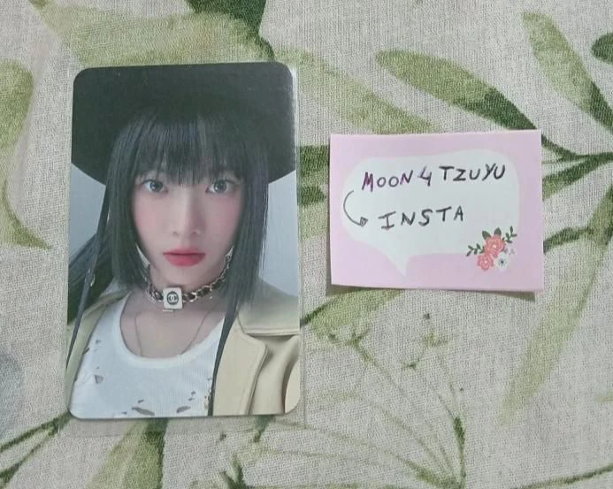 LE SSERAFIM Hong Eunchae LE SSERAFIM - Hong Eunchae - UNFORGIVEN Album musicplant fansign listing photo 1