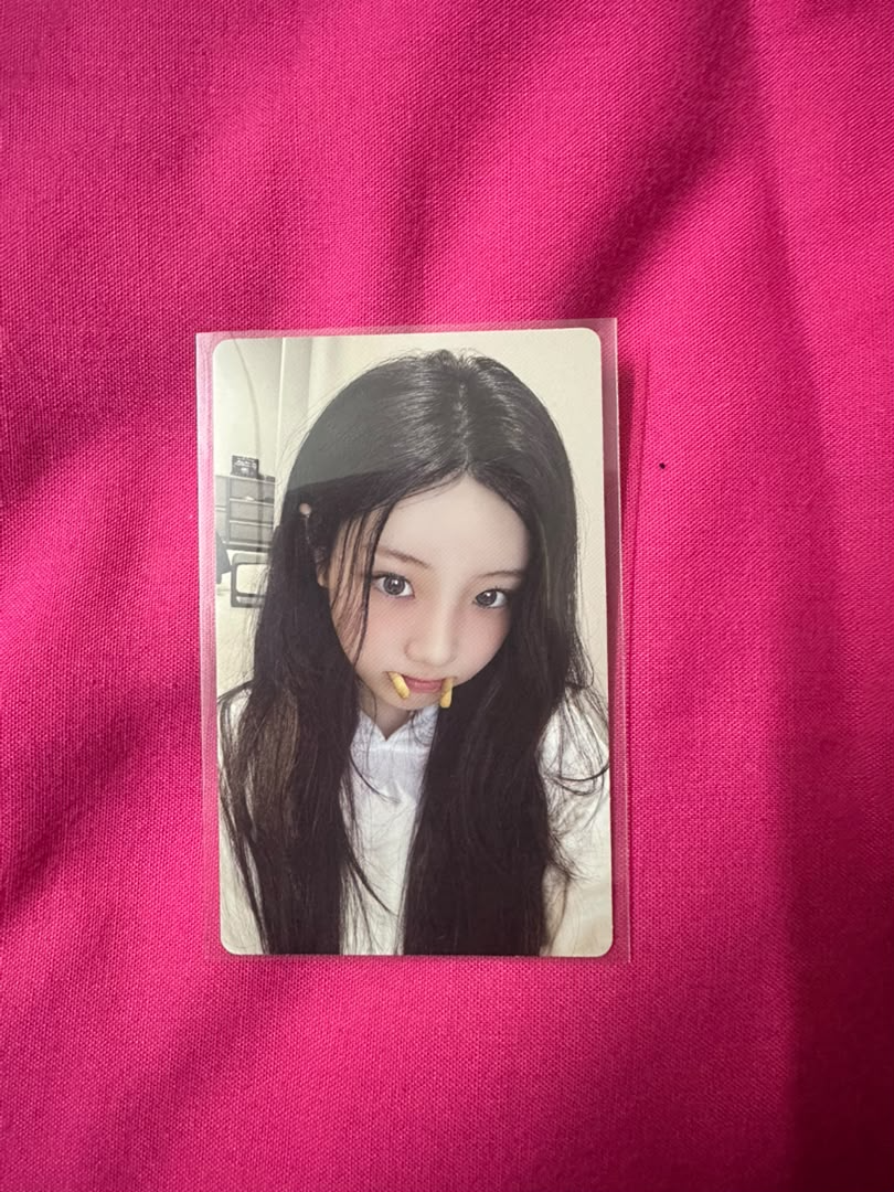 ILLIT Wonhee ILLIT - WONHEE - bomb Album weverse albums ver. album photocard listing photo 1