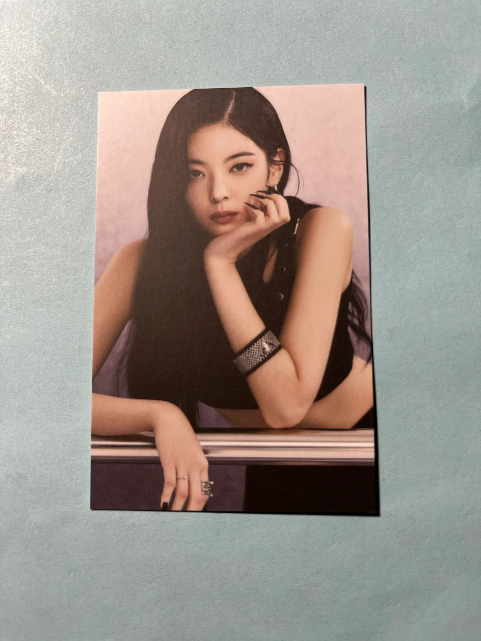 ITZY Lia ITZY - Lia - Cheshire Album album photocard standard version neon photocard non-selfie concept photocard listing photo 1