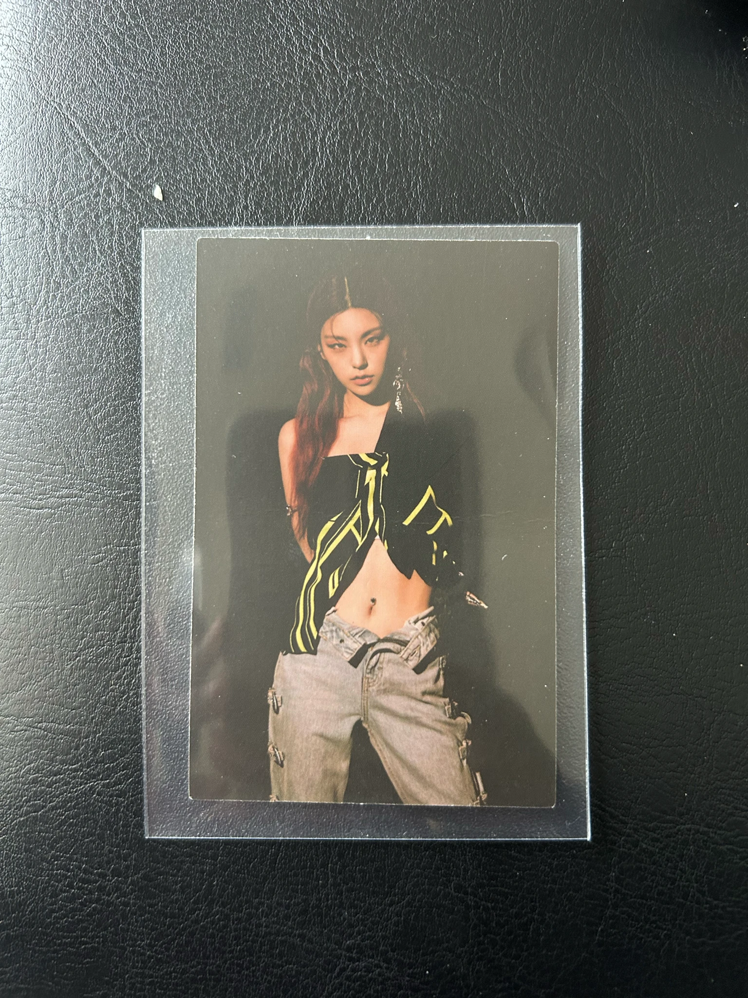 ITZY Yeji ITZY - Yeji - GUESS WHO Album album photocard double-sided front side pre-order benefit (pob) non-selfie concept photocard listing photo 1