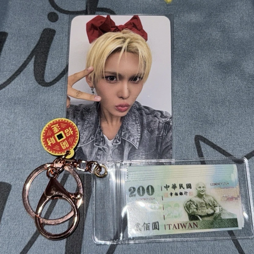 XLOV Hyun XLOV - Hyun - UXLXVE Album round 4 video call (fancall) araise listing photo 1