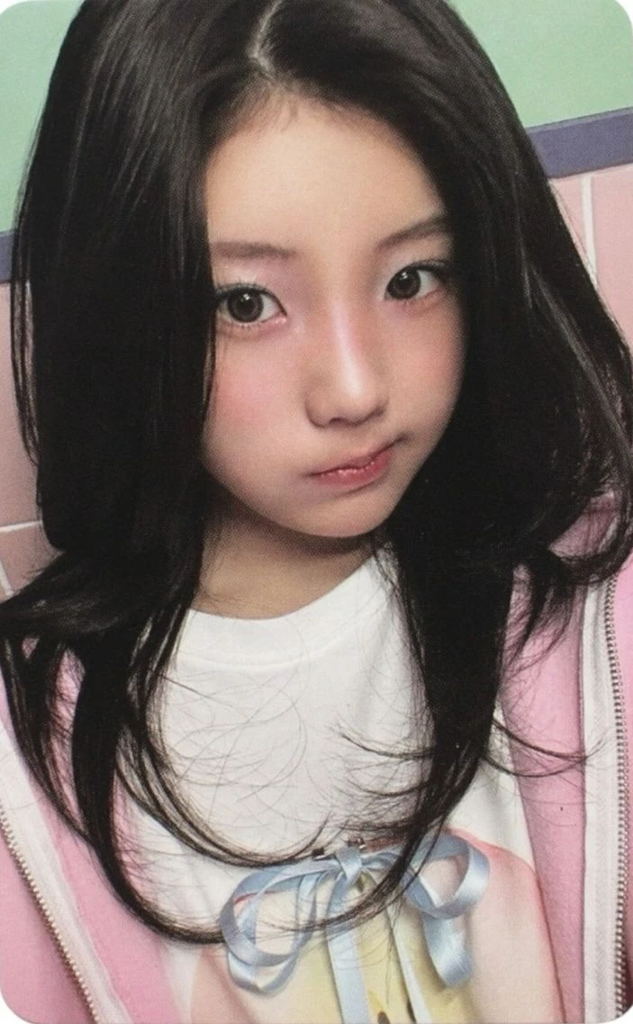 ILLIT Wonhee ILLIT - WONHEE - I'LL LIKE YOU Album listing photo 1