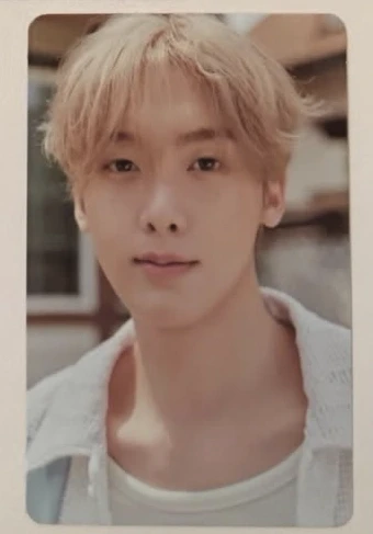 ASTRO Yoon San-ha ASTRO - Sanha - Chameleon (Sanha Solo) Album listing photo 1