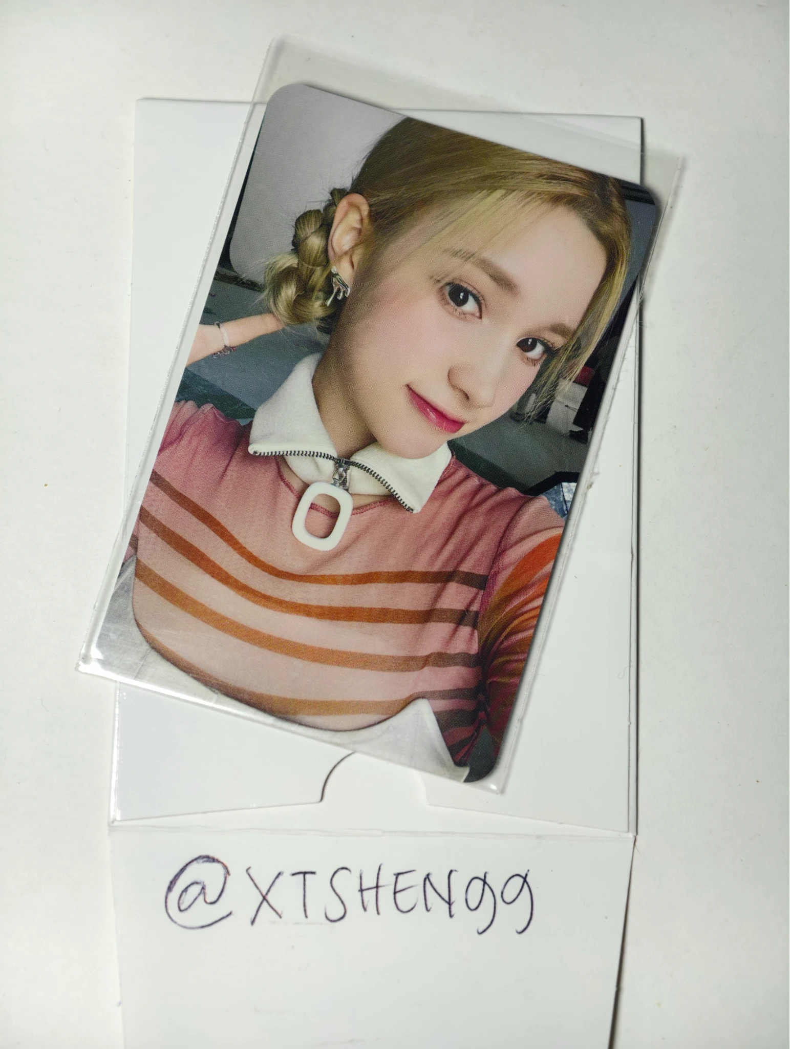 Kep1er Huening Bahiyyih Kep1er - Huening Bahiyyih - FLY-HIGH Album lucky draw listing photo 1