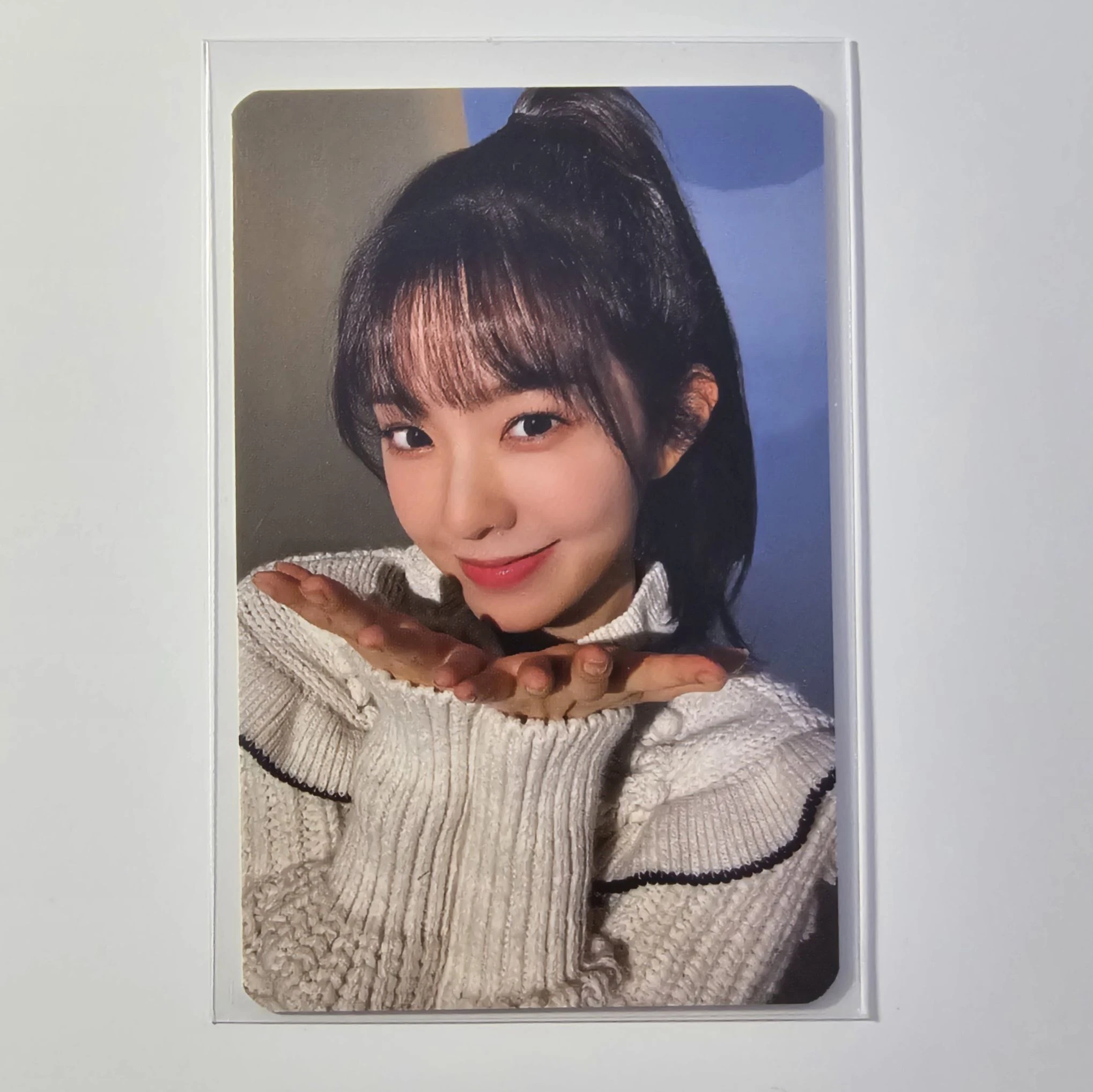 Red Velvet Irene Red Velvet - Irene - 2022 Season's Greetings Other photo pack merch photocard season's greetings photocard set selfie listing photo 1