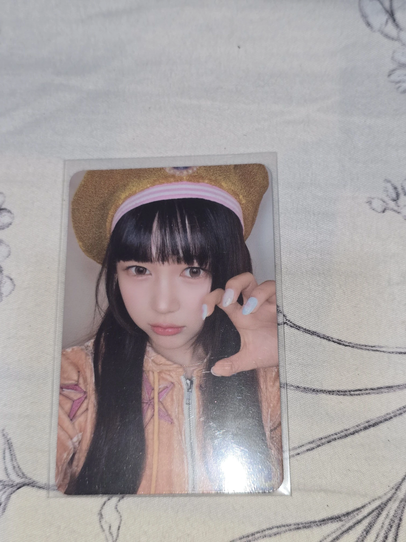 Hearts2Hearts Ye-on Hearts2Hearts - Ye-on - The Chase Album album photocard photobook version listing photo 1