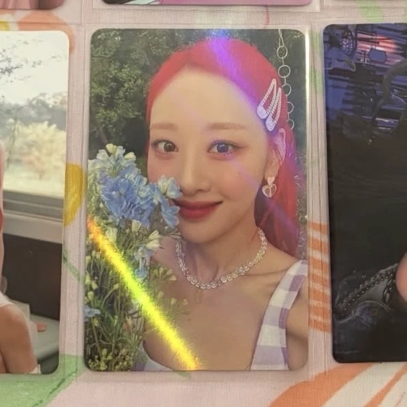LOONA Yves LOONA - Yves - Flip That Album makestar pre-order benefit (pob) holographic (hologram) listing photo 1