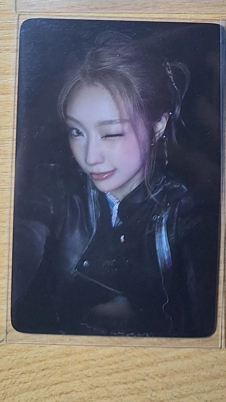 izna Choi Jungeun izna - Choi Jungeun - Set The Tempo Album trading card B version 'selfie' version pop-up store soundwave merch photocard online listing photo 1
