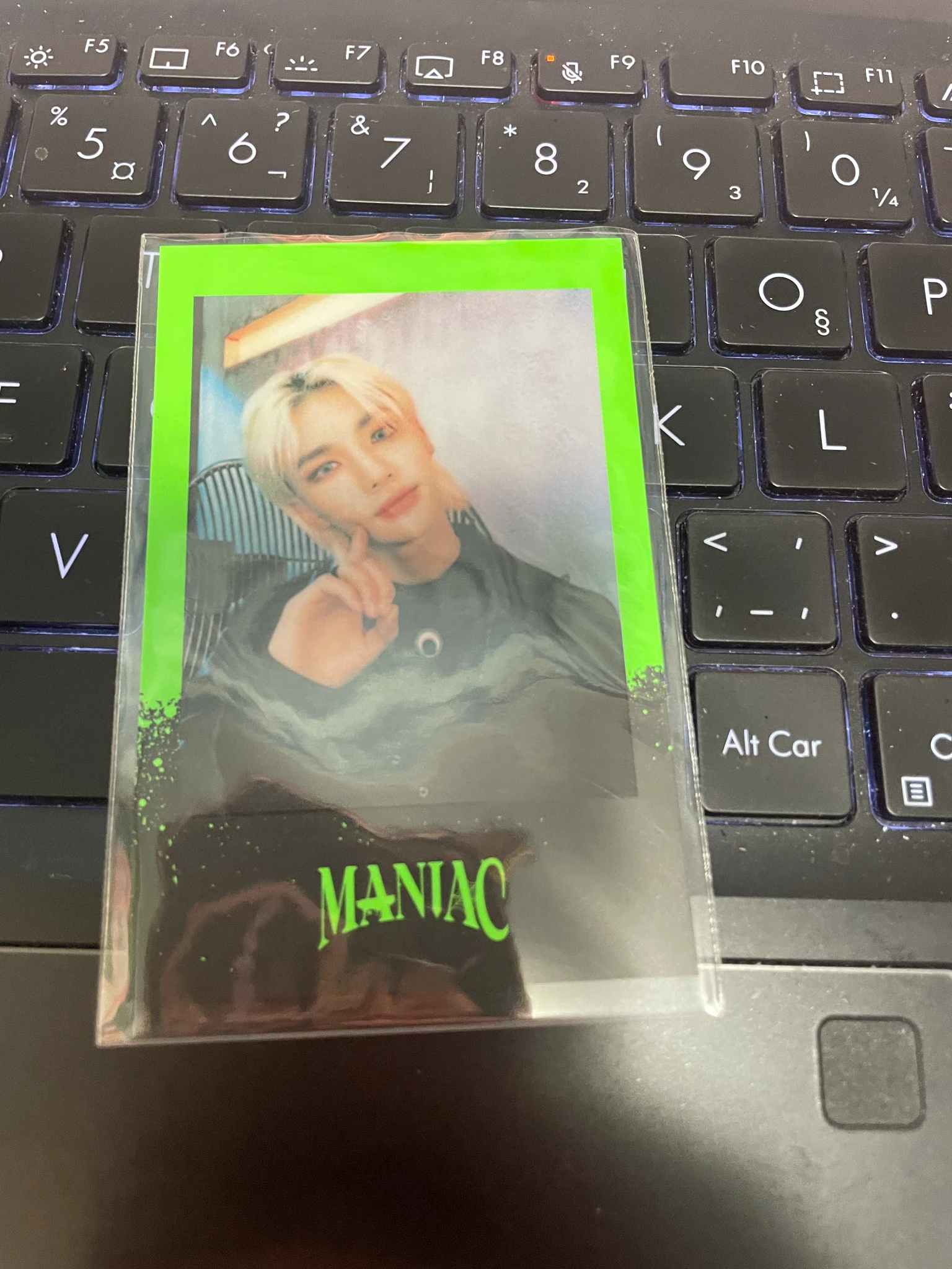 Stray Kids Hyunjin Stray Kids - Hyunjin - Maniac World Tour Event merch photocard purchase benefit polaroid pre-order benefit (pob) listing photo 1
