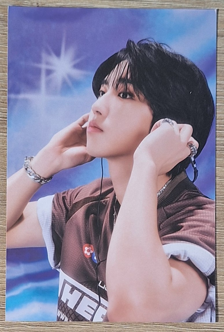 Stray Kids HAN Stray Kids - HAN - 2025 Season's Greetings - The Street Kids Other message card season's greetings listing photo 1