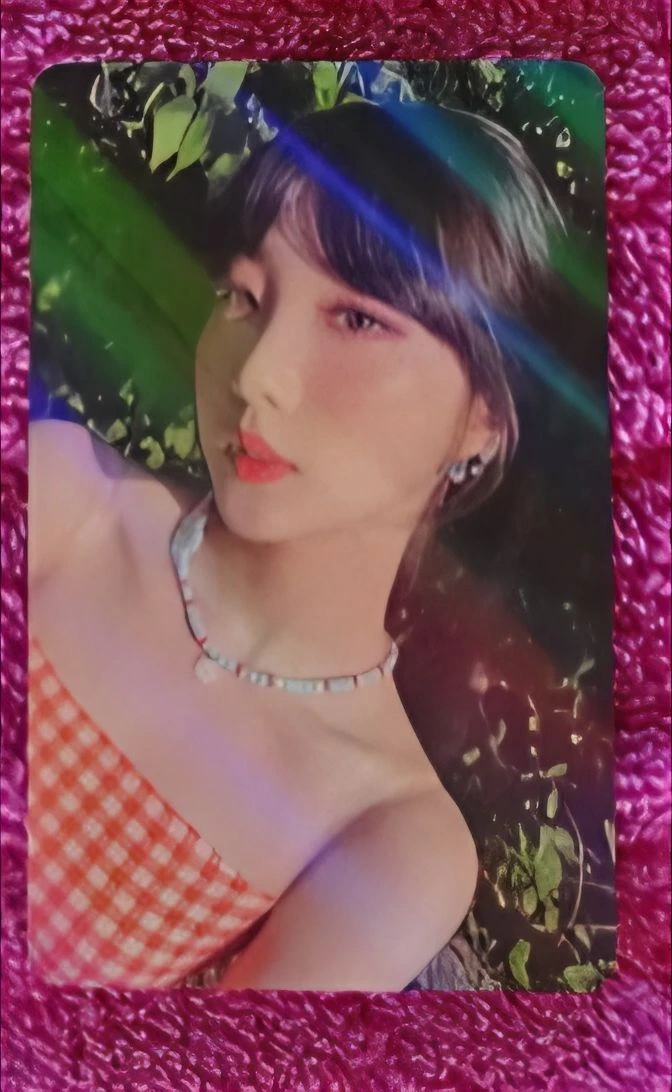 LOONA YeoJin LOONA - YeoJin - Flip That Album makestar pre-order benefit (pob) holographic (hologram) listing photo 1