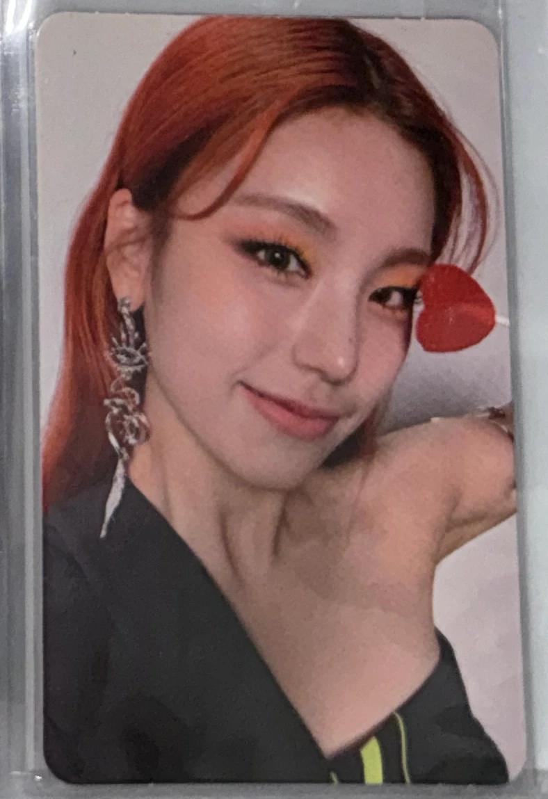 ITZY Yeji ITZY - Yeji - GUESS WHO Album album photocard standard version listing photo 1