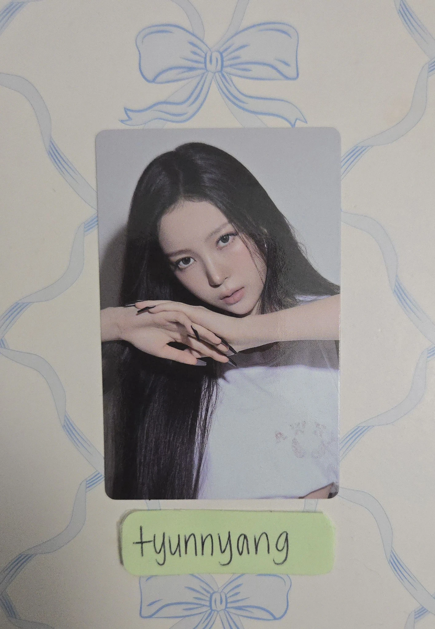 MEOVV Narin MEOVV - Narin - BITE NOW Album album photocard meovv version non-selfie concept version listing photo 1