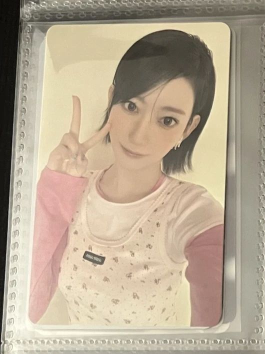 LE SSERAFIM Sakura LE SSERAFIM - Sakura - PUREFLOW pt.1 Album weverse japan shop (wvj) pob (pre-order benefit) holographic (hologram) compact version listing photo 1