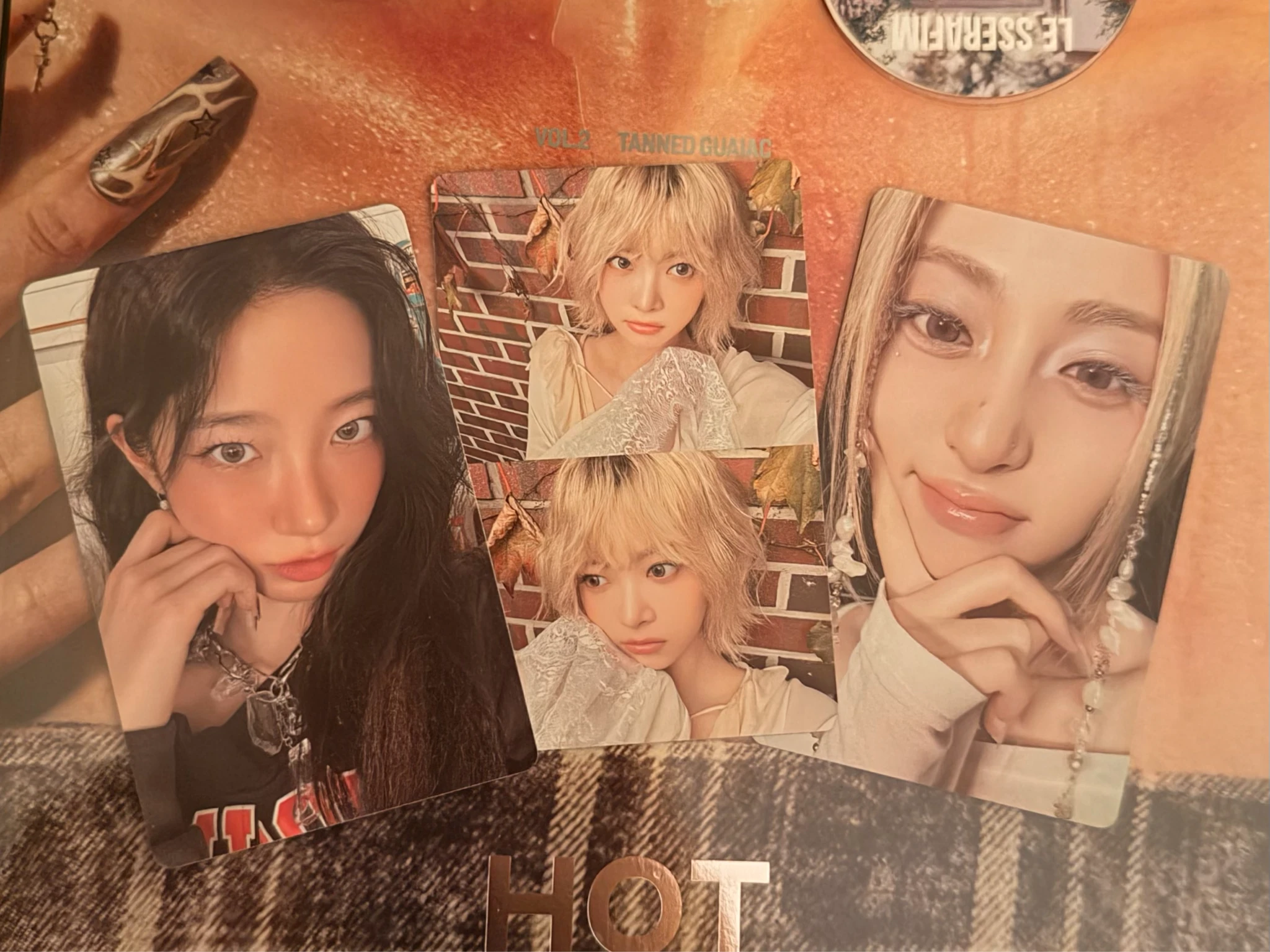 LE SSERAFIM Hong Eunchae LE SSERAFIM - Hong Eunchae - HOT Album listing photo 1