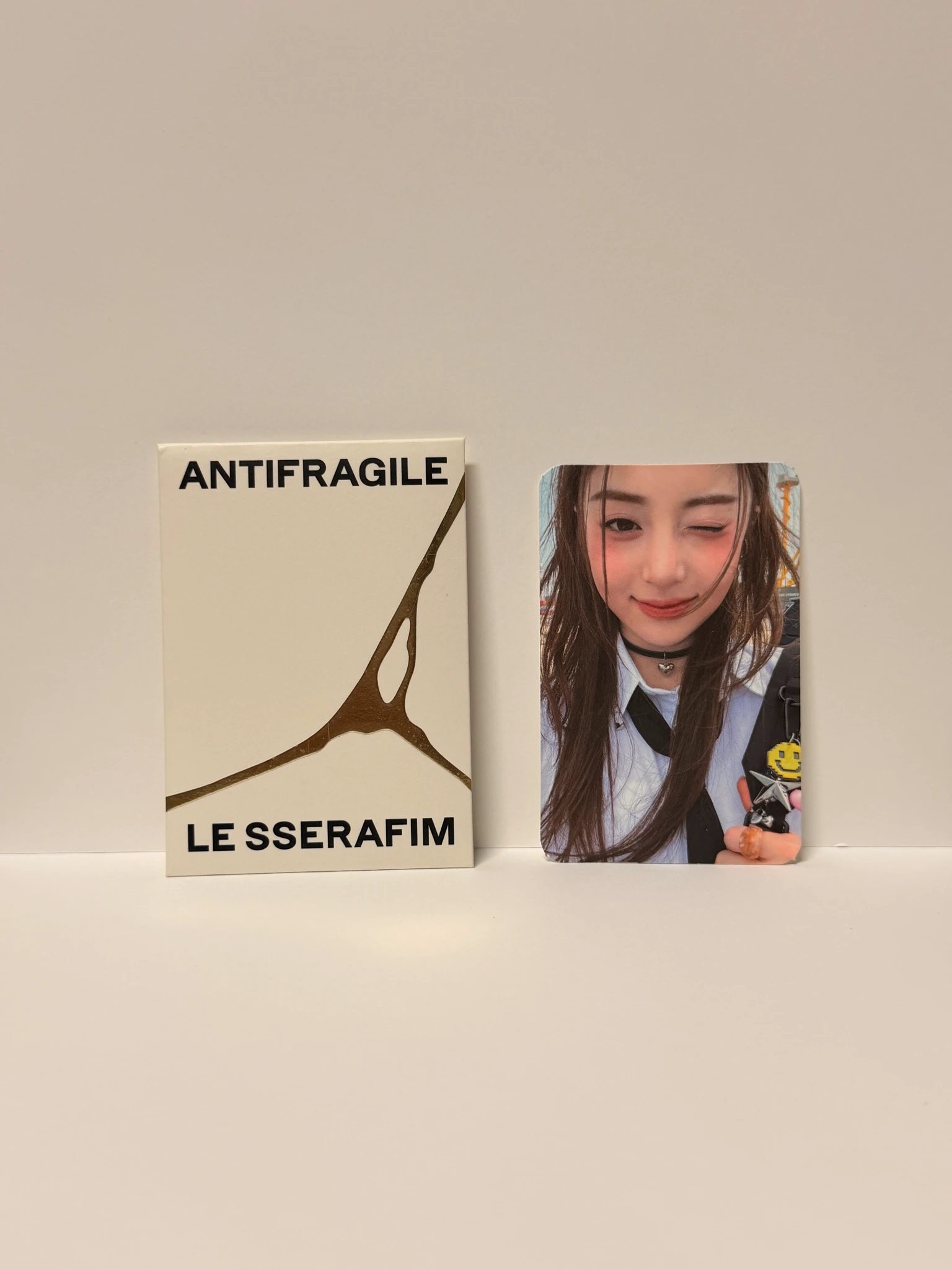 LE SSERAFIM Huh Yunjin LE SSERAFIM - Huh Yunjin - ANTIFRAGILE Album weverse album version listing photo 1