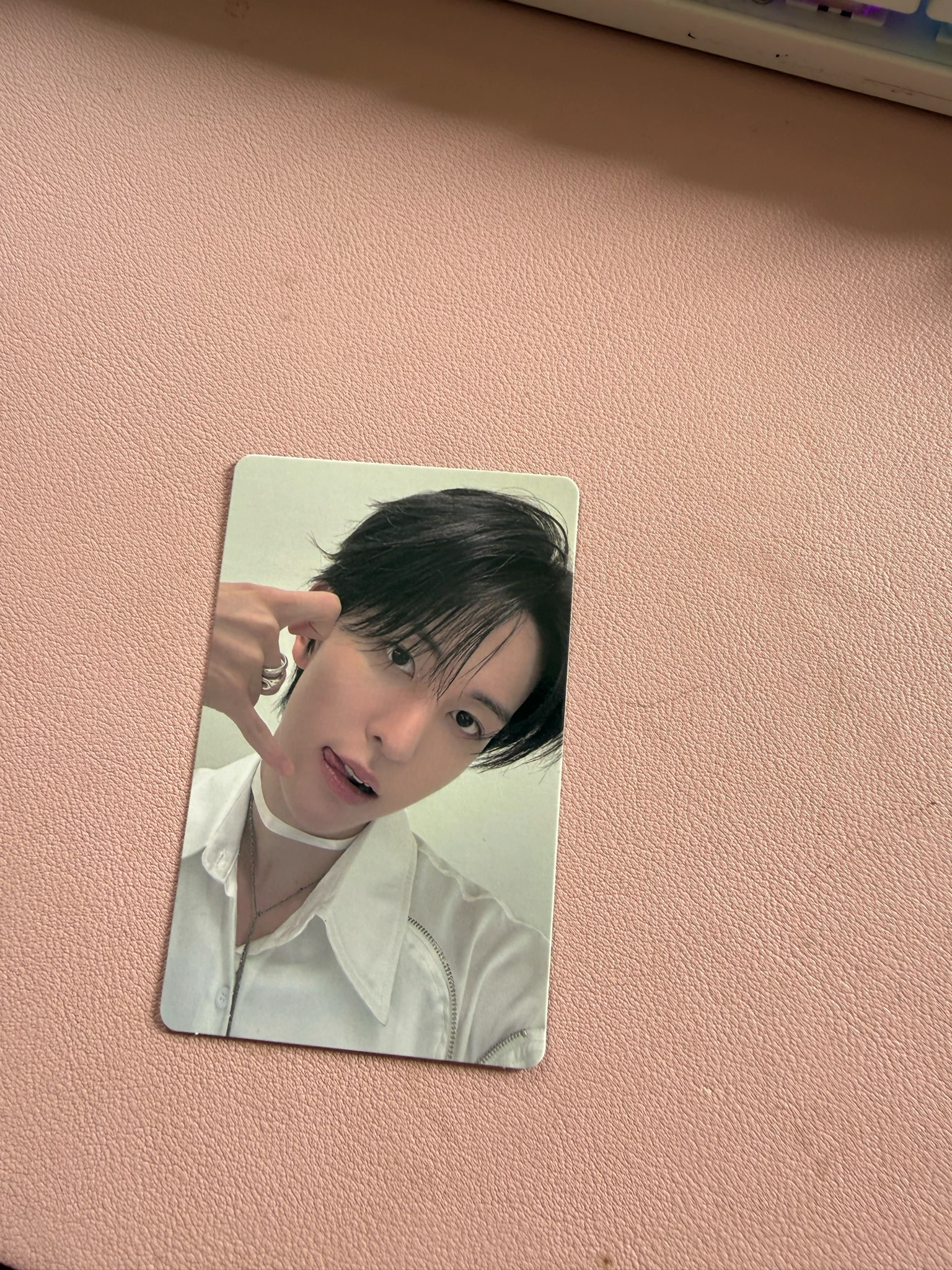 8TURN Kyungmin 8TURN - Kyungmin - Electric Heart: 찬란하게 빛날 Album listing photo 1
