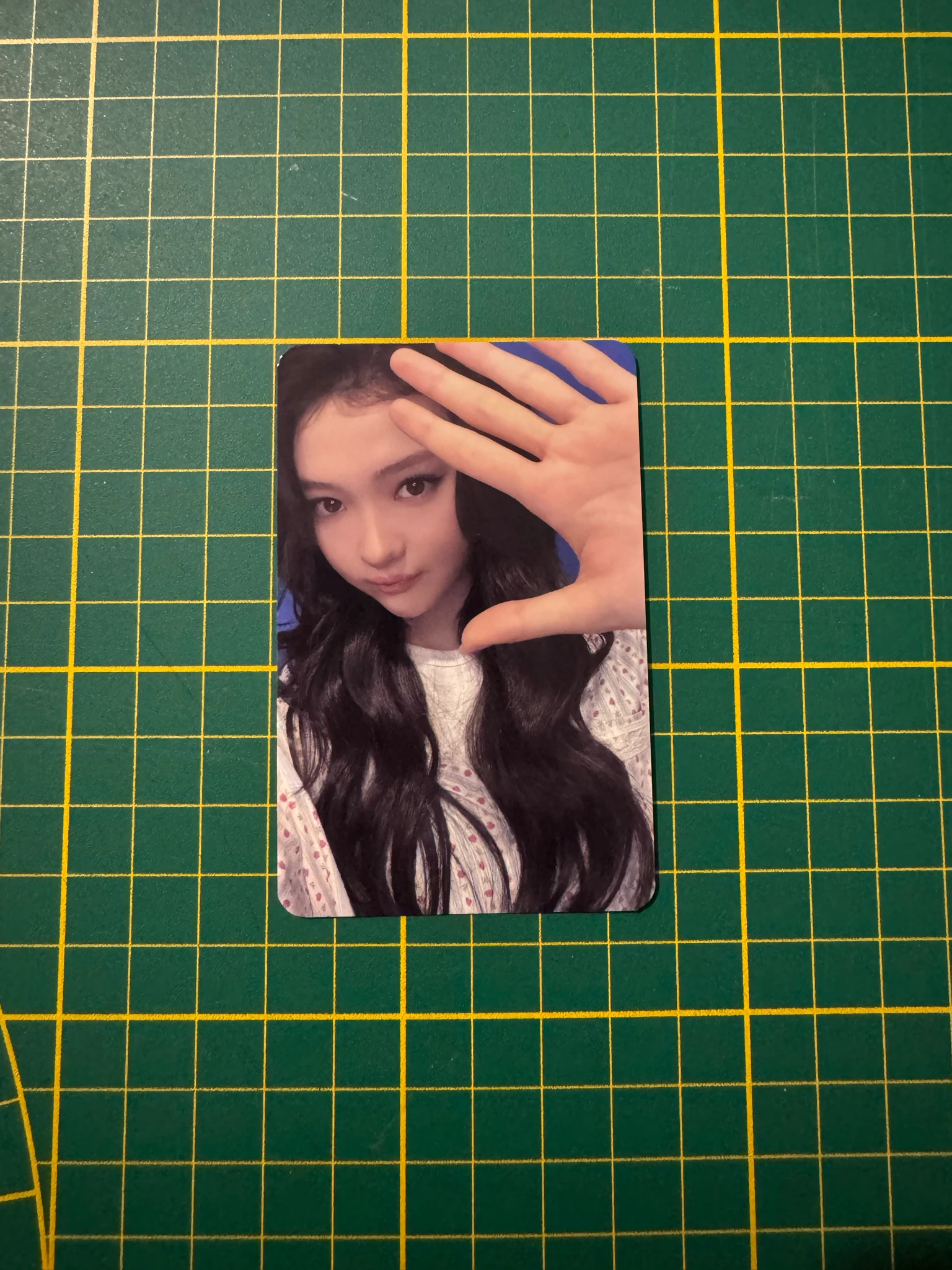 MEOVV Ella MEOVV - Ella - BITE NOW Album makestar 1:1 fansign online round 2 dazzling version listing photo 1