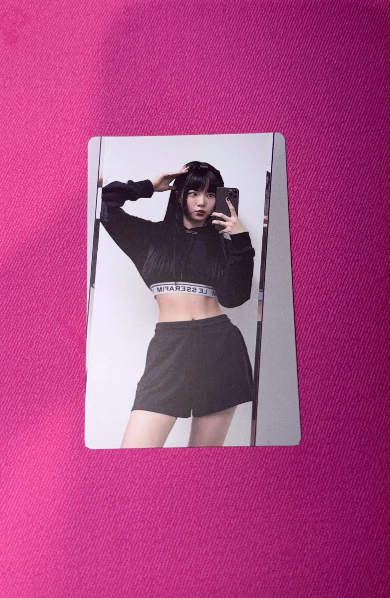 LE SSERAFIM Hong Eunchae LE SSERAFIM - Hong Eunchae - UNFORGIVEN Album compact version album photocard blackened red version listing photo 1