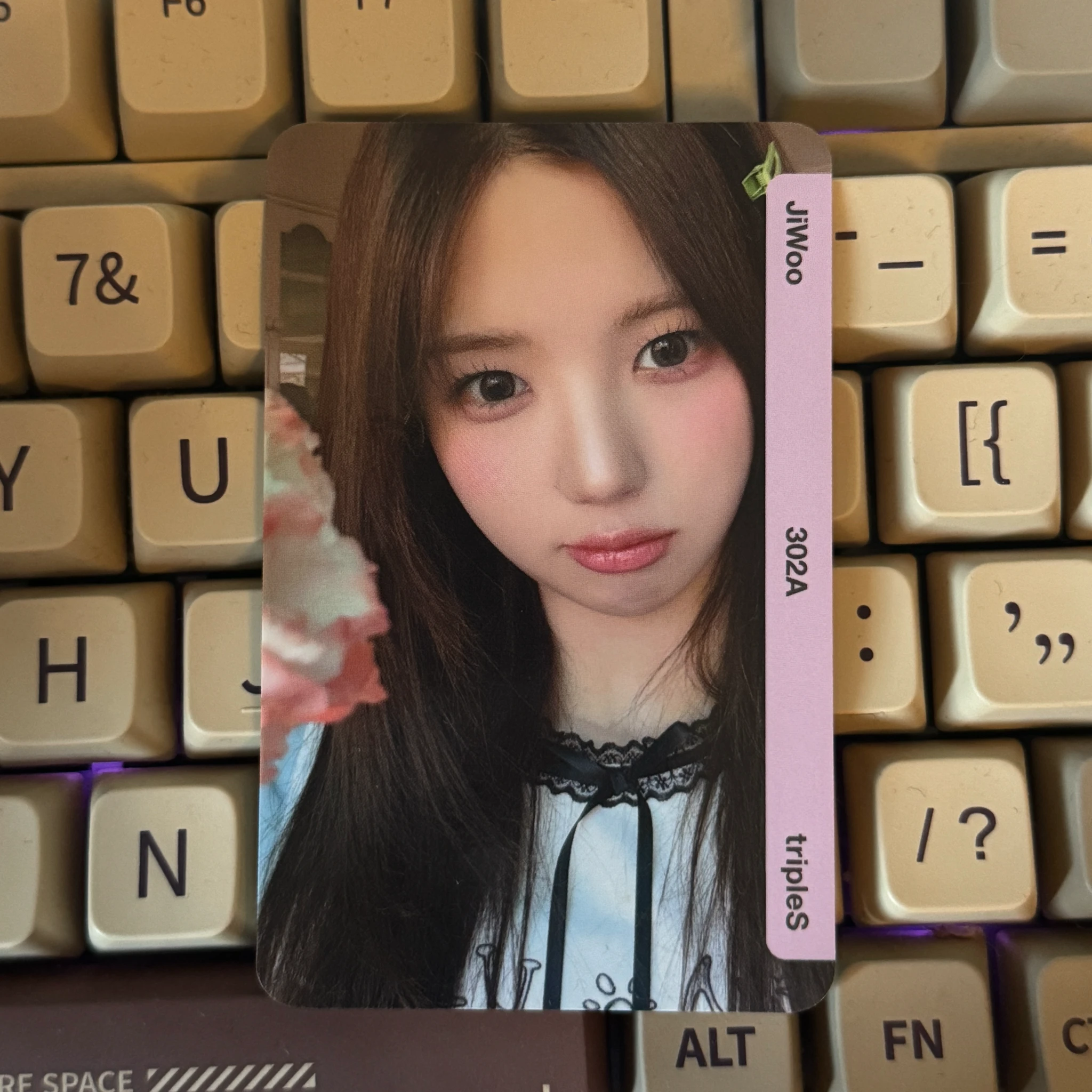 tripleS Jiwoo tripleS - Jiwoo - LOVE&POP pt.1 Album album photocard blooming flower version listing photo 1