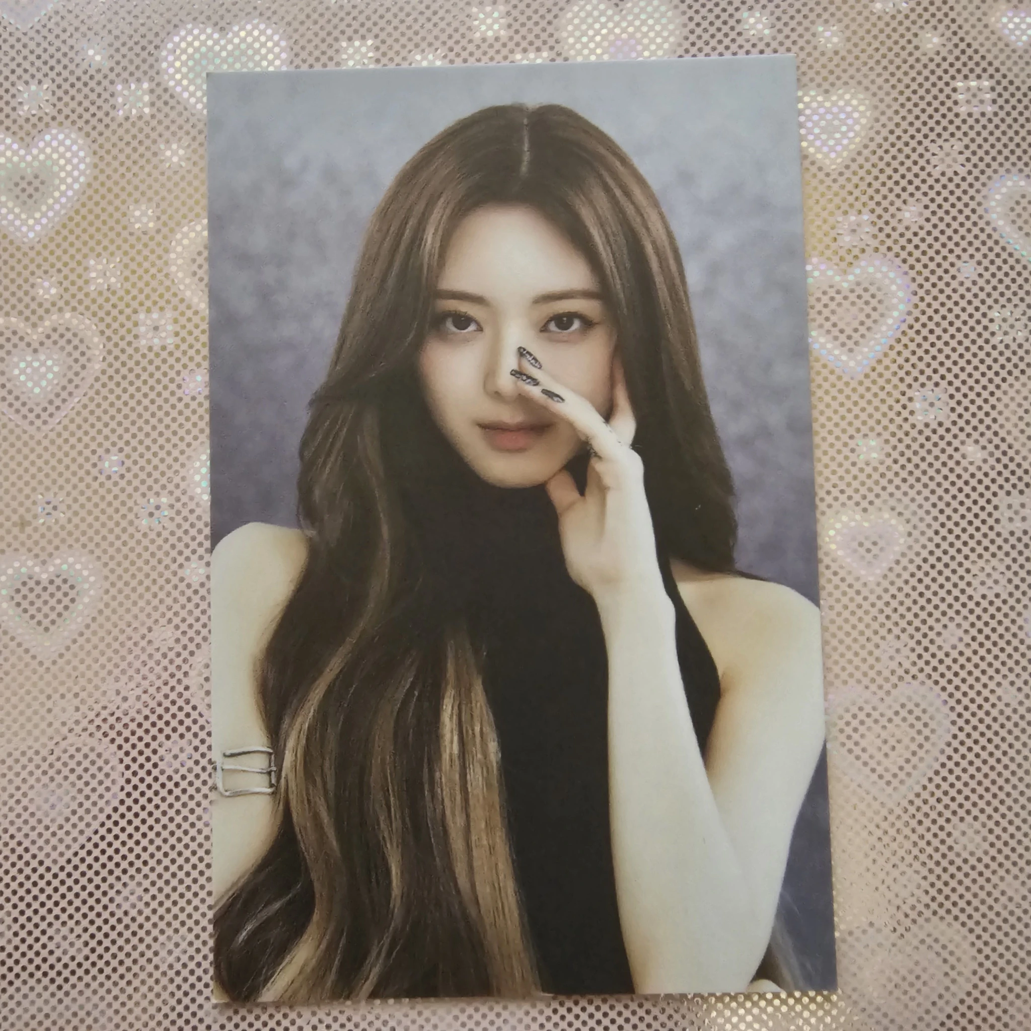 ITZY Yuna ITZY - Yuna - Cheshire Album album photocard standard version neon photocard non-selfie concept photocard listing photo 1